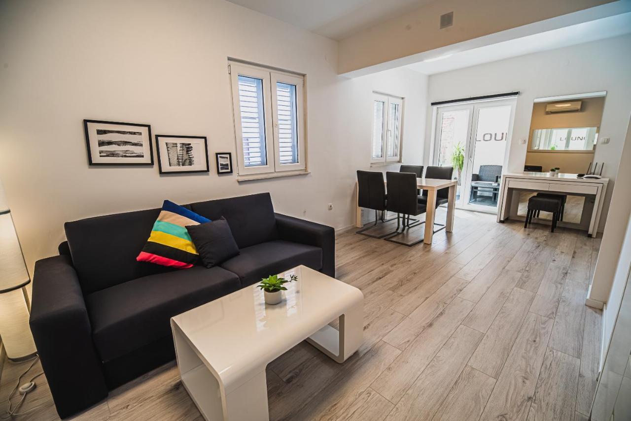 Downtown Park Apartments With Balcony 보디체 외부 사진