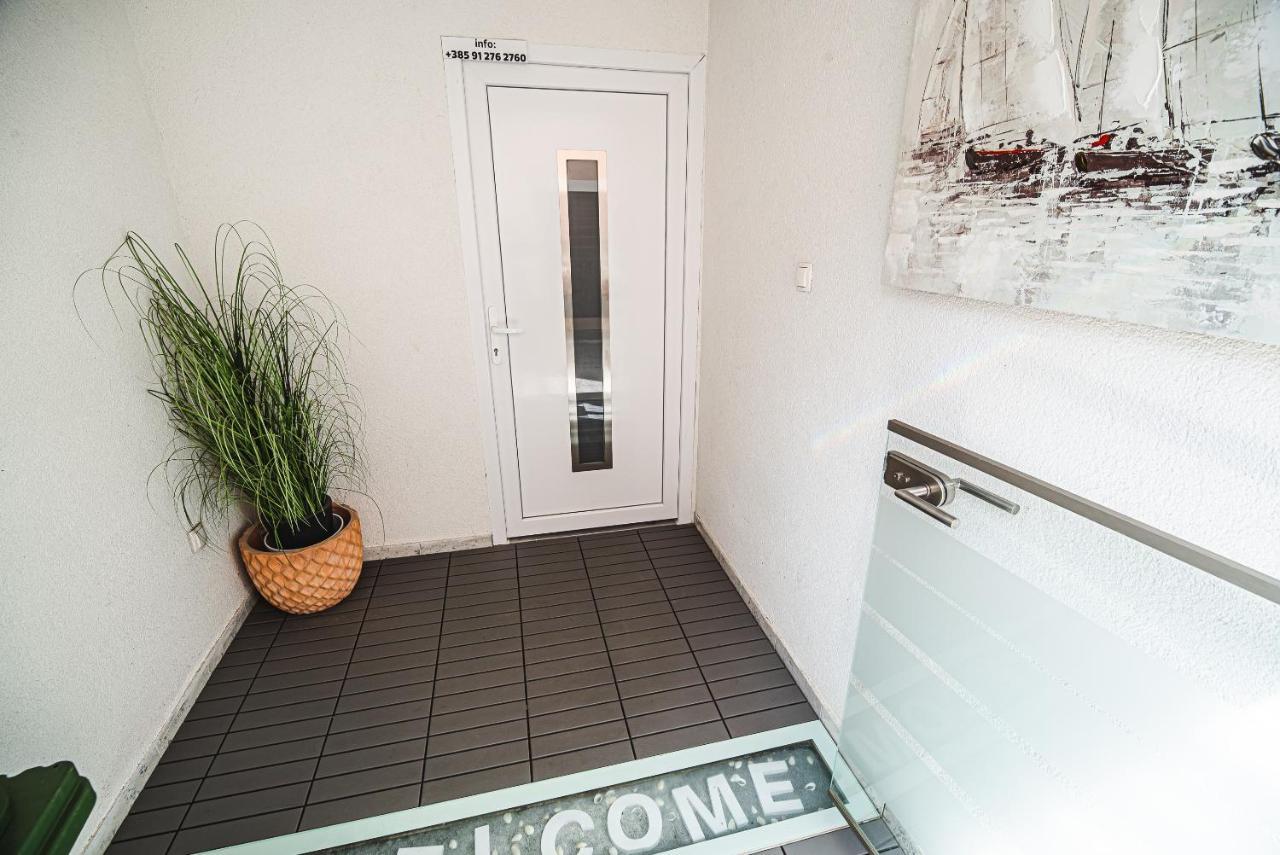 Downtown Park Apartments With Balcony 보디체 외부 사진