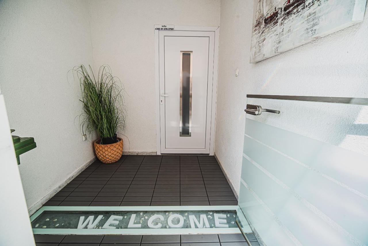 Downtown Park Apartments With Balcony 보디체 외부 사진