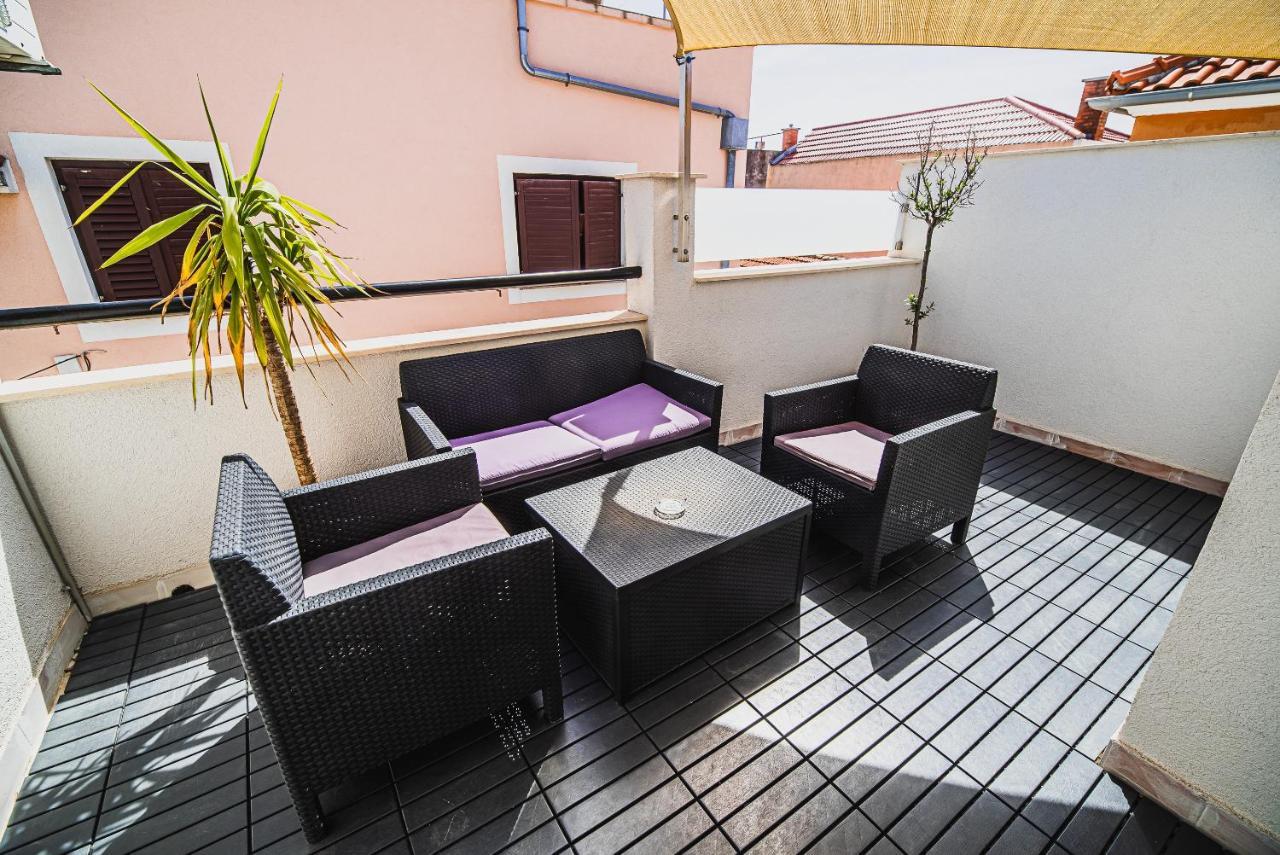 Downtown Park Apartments With Balcony 보디체 외부 사진