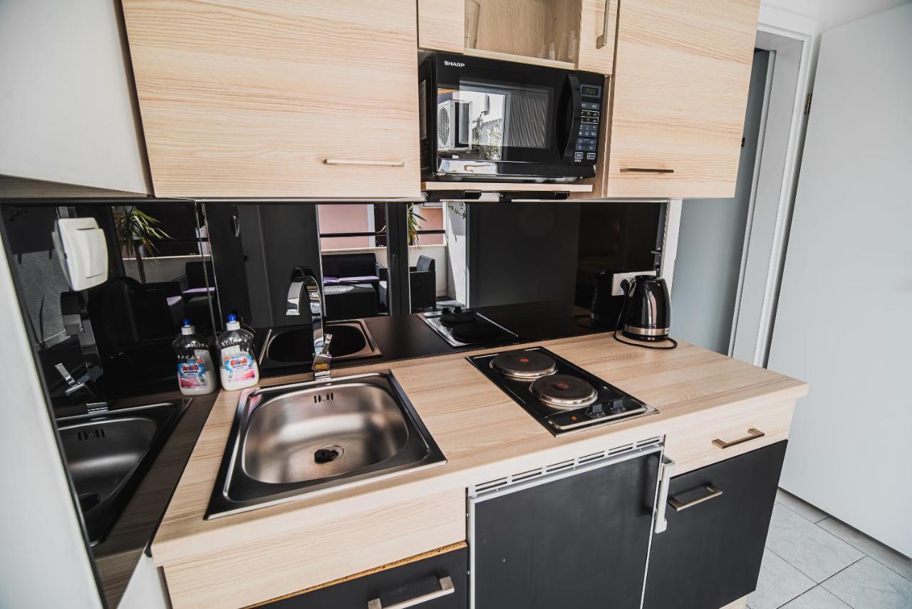 Downtown Park Apartments With Balcony 보디체 외부 사진